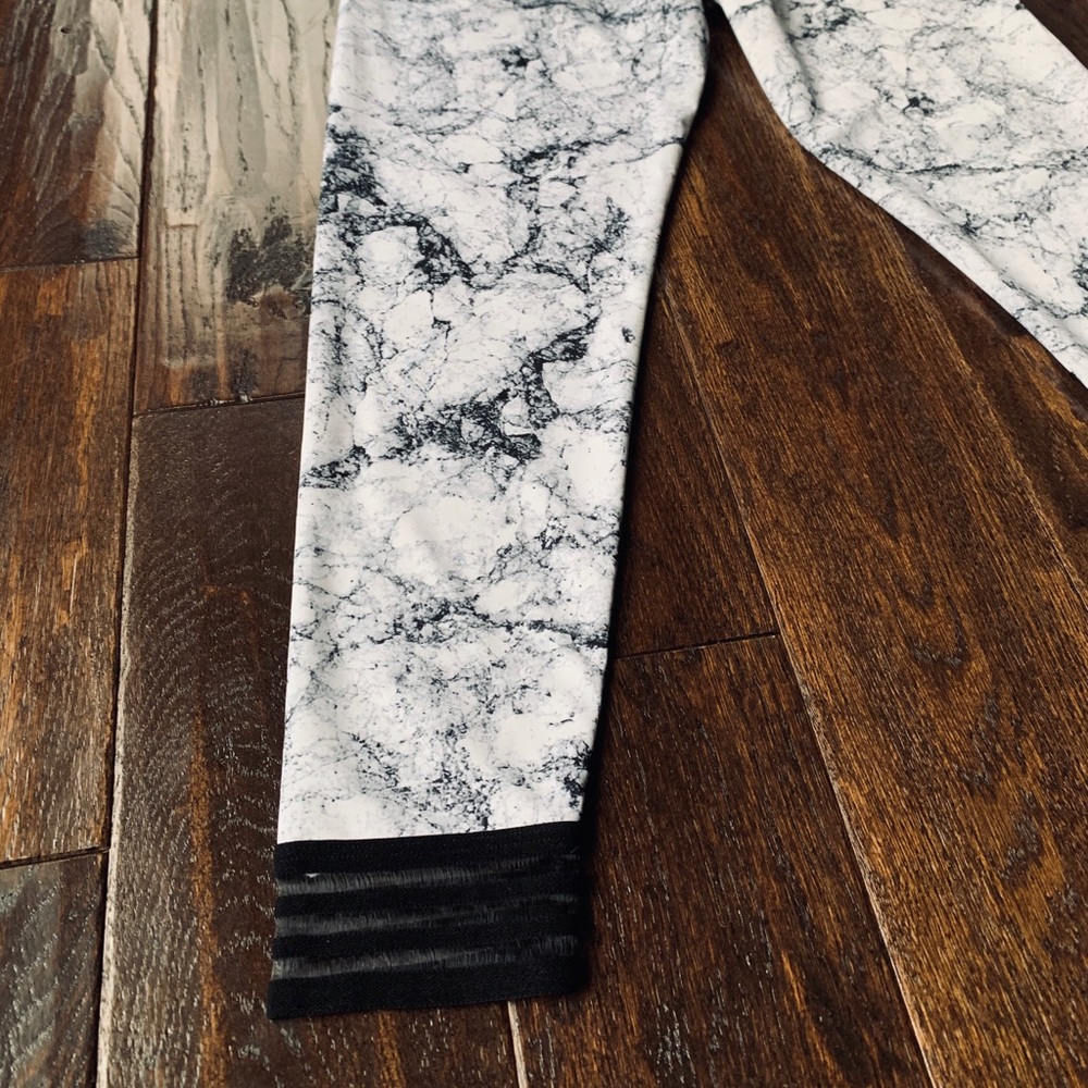 ONZIE Ritz Yoga Midi-Capri 🤩 - Picture 6 of 7